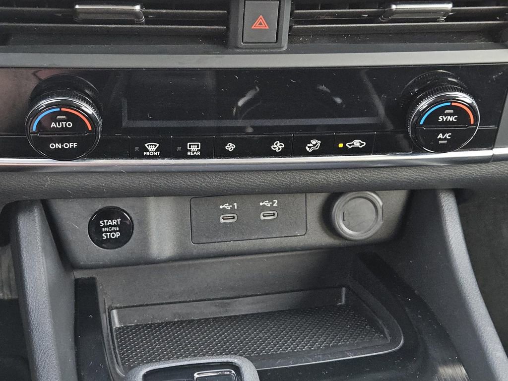 Used 2024 Nissan Rogue SV image 13