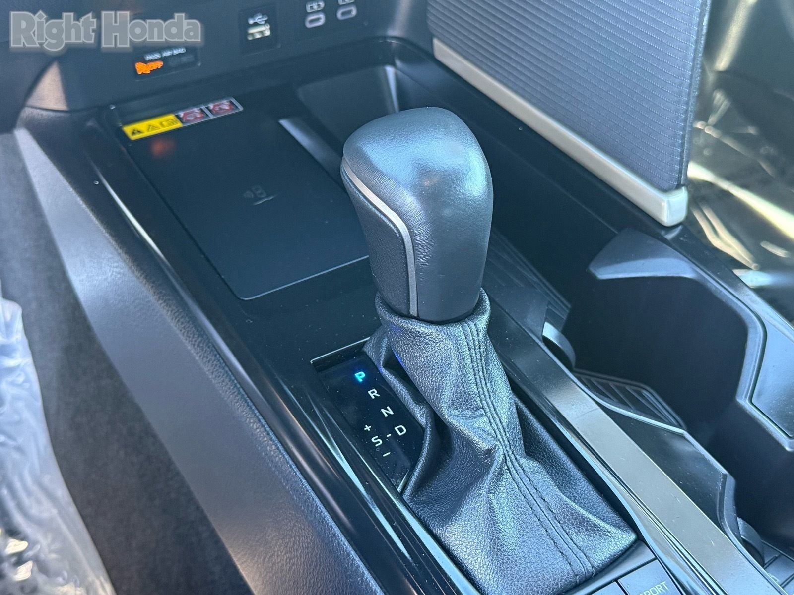 Used 2025 Toyota Camry SE w/ Convenience Package image 25