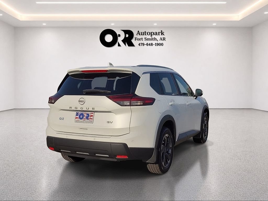 Used 2024 Nissan Rogue SV w/ SV Premium Package FWD image 5