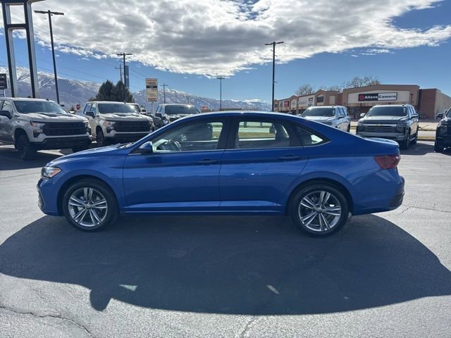 Used 2024 Volkswagen Jetta SE image 4