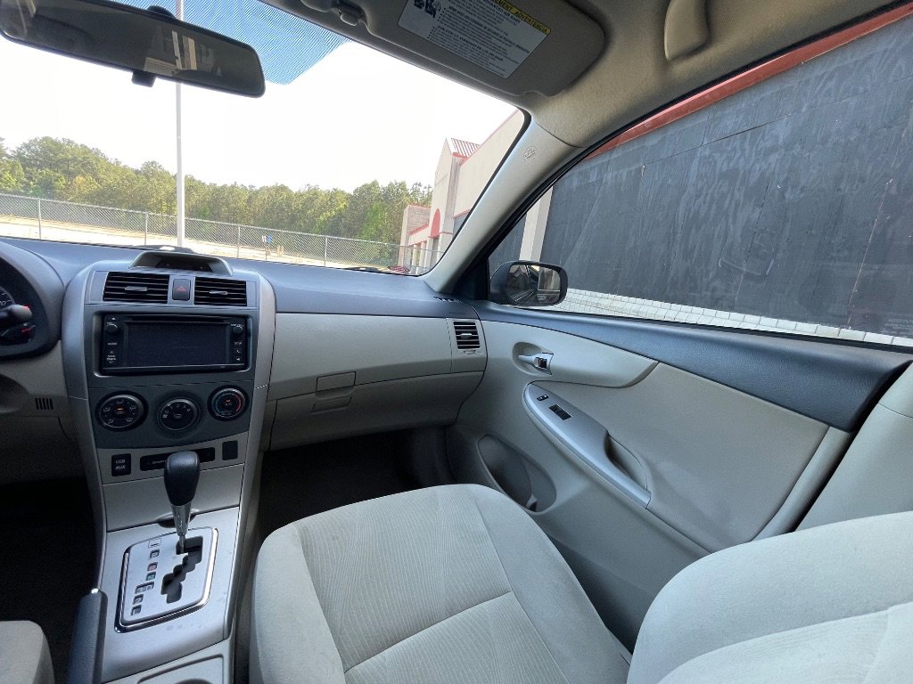 Used 2013 Toyota Corolla LE image 26