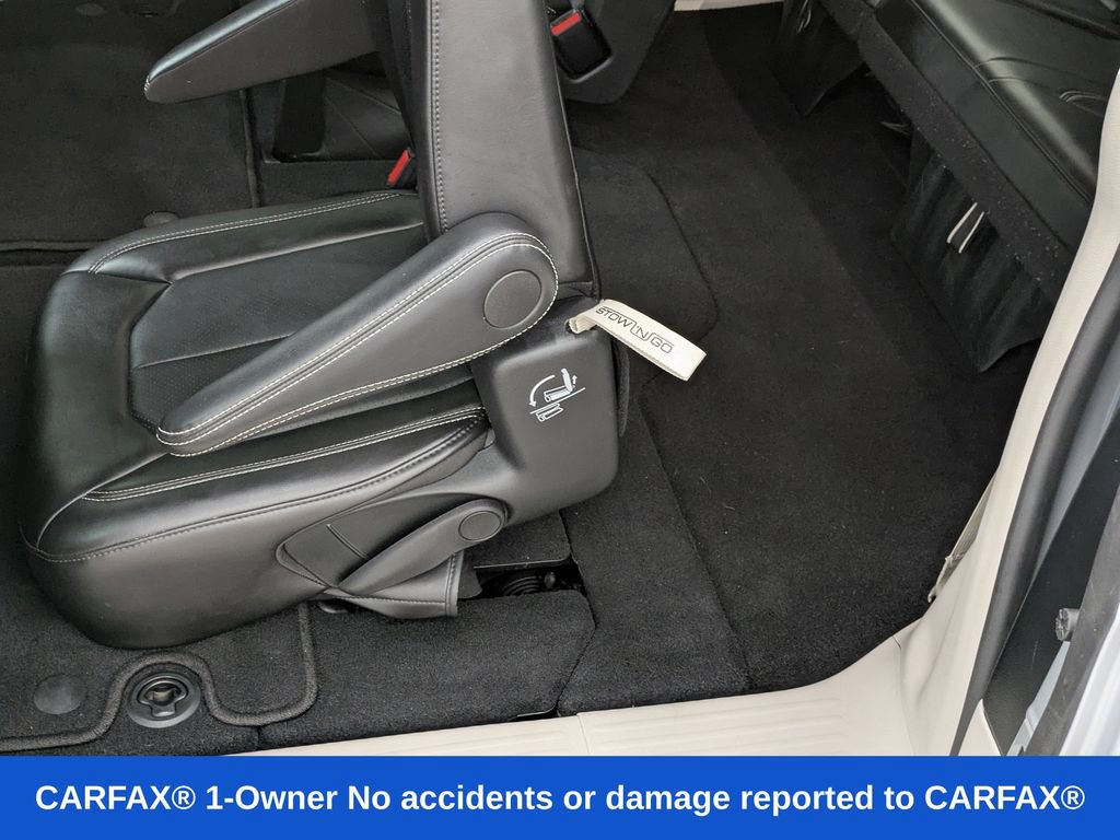 Used 2024 Chrysler Pacifica Touring-L FWD image 19