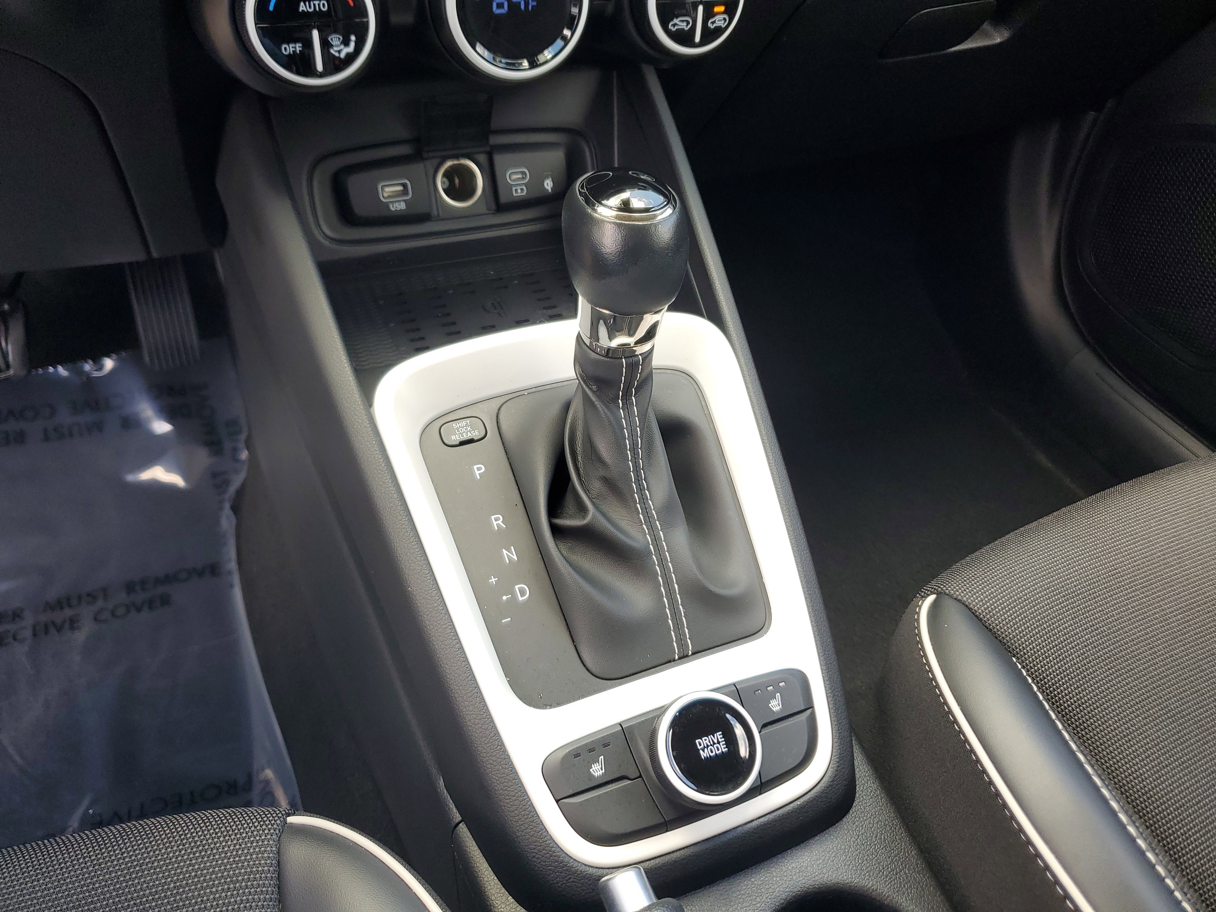 Used 2023 Hyundai Venue Limited w/ Cargo Package image 24