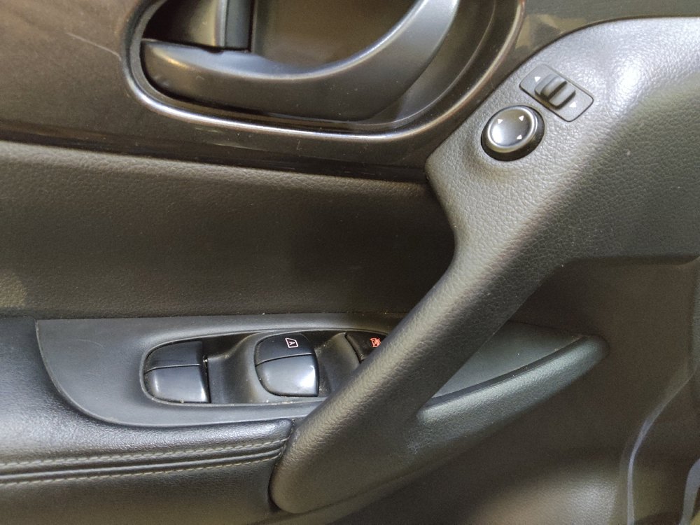 Used 2020 Nissan Rogue S FWD image 27