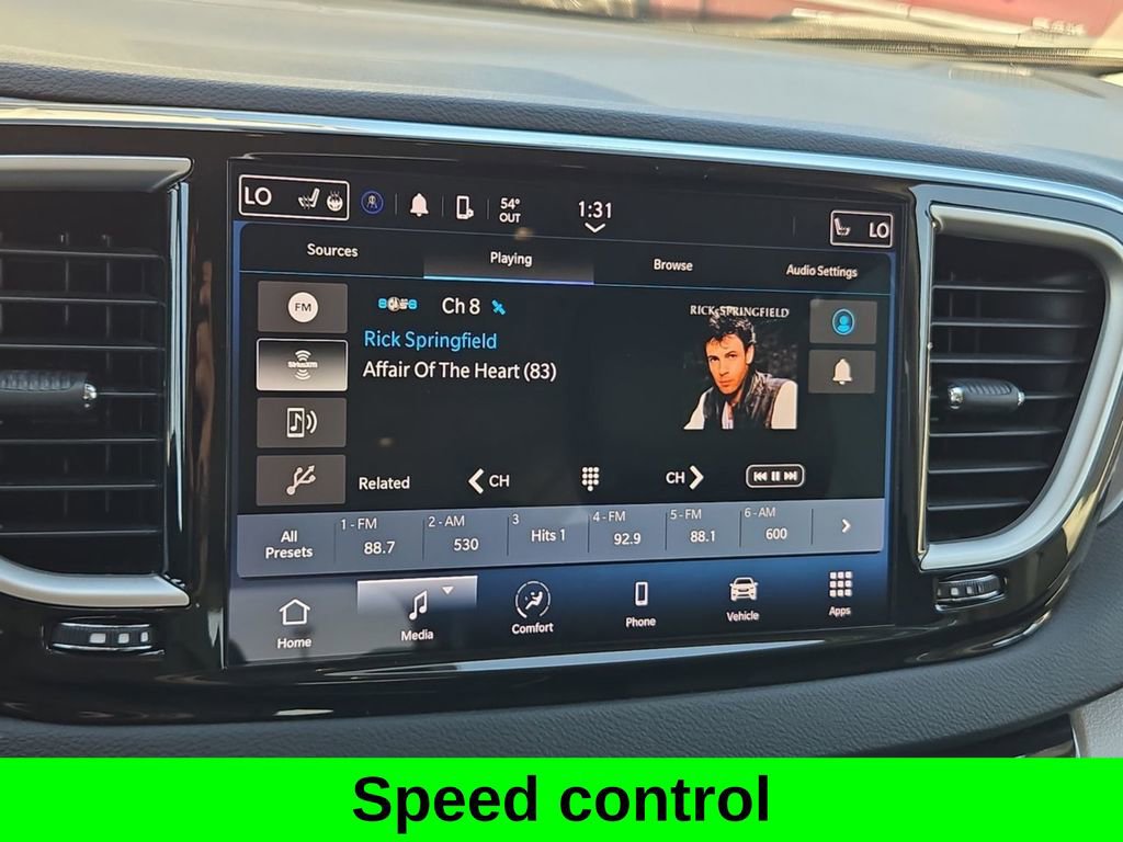 Used 2024 Chrysler Pacifica Touring-L image 19