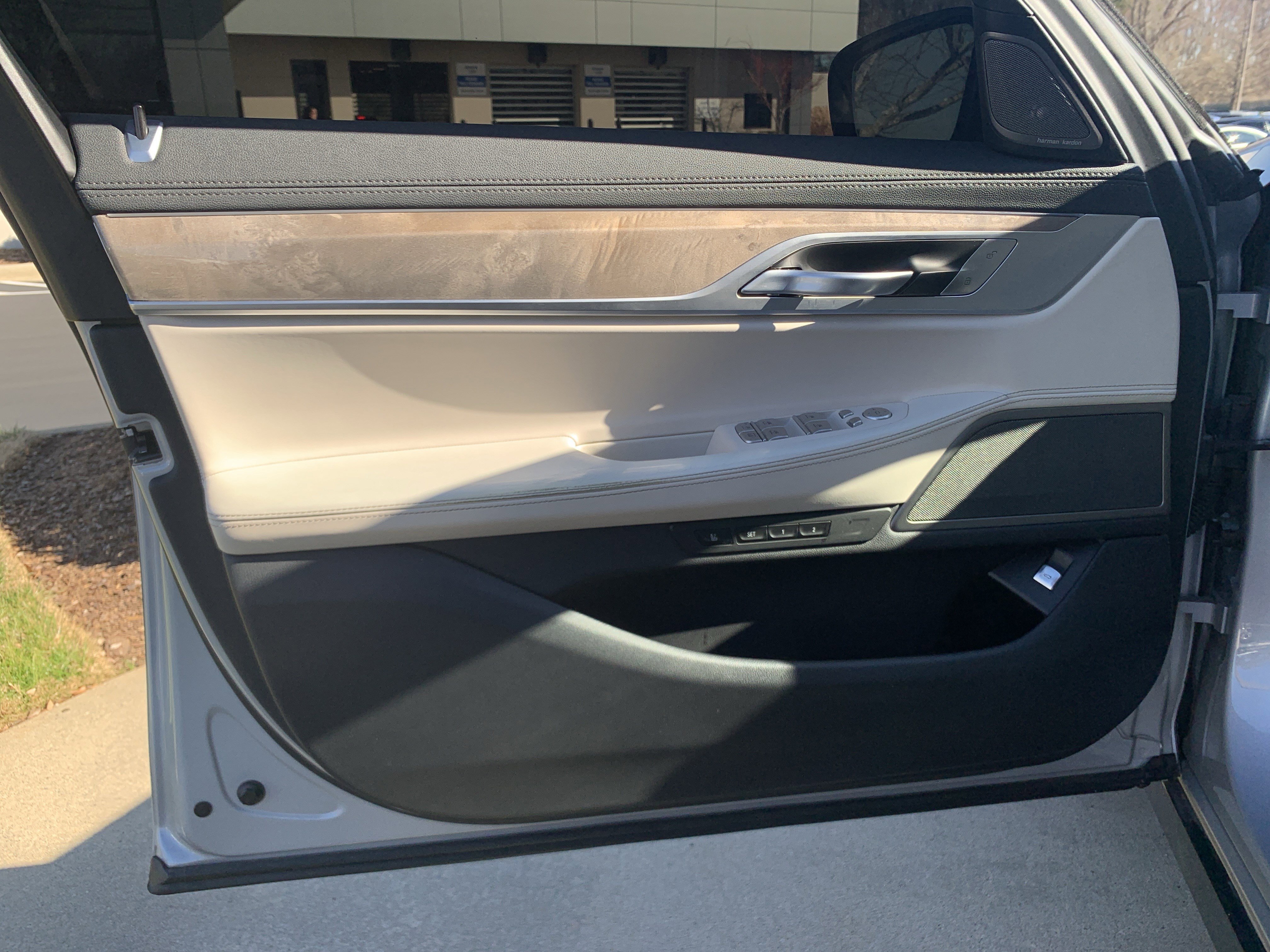 Used 2020 BMW 740i w/ Premium Package image 14