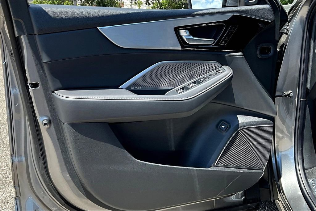 Used 2024 Acura MDX SH-AWD w/ Technology Package image 20