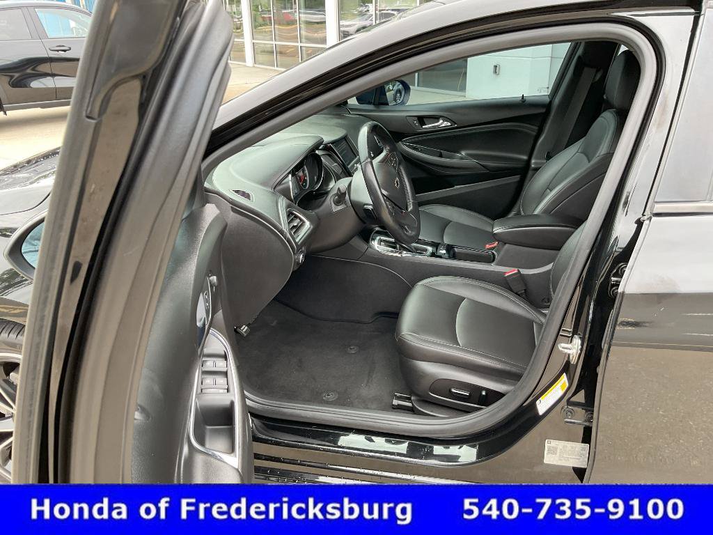 Used 2019 Chevrolet Cruze Diesel w/ Sun And Sound Package FWD image 27