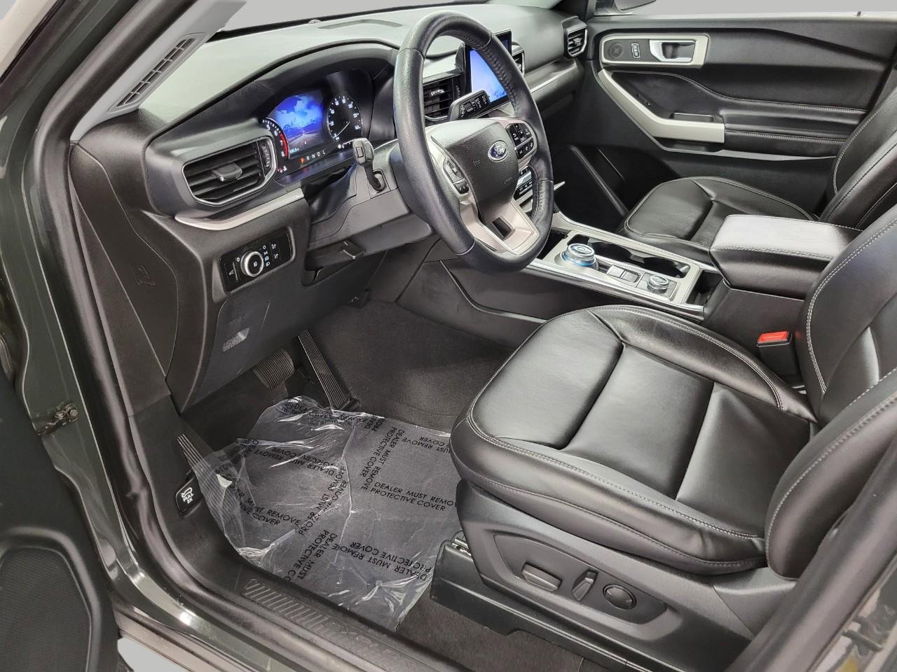 Used 2023 Ford Explorer XLT w/ Equipment Group 202A image 9