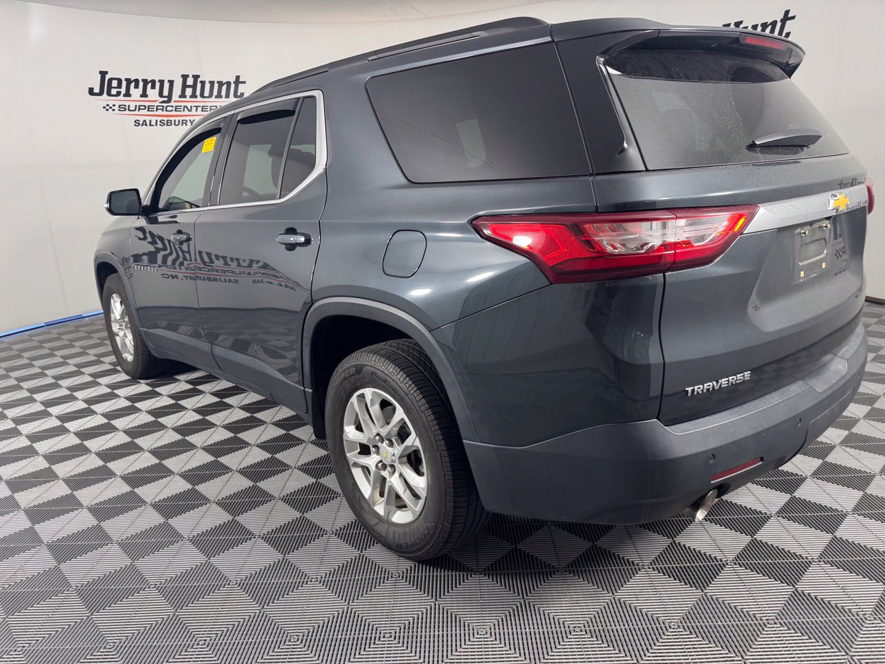 Used 2019 Chevrolet Traverse LT w/ LPO, Cargo Package FWD image 8