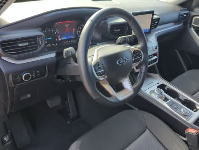 Used 2023 Ford Explorer XLT AWD/4WD image 10