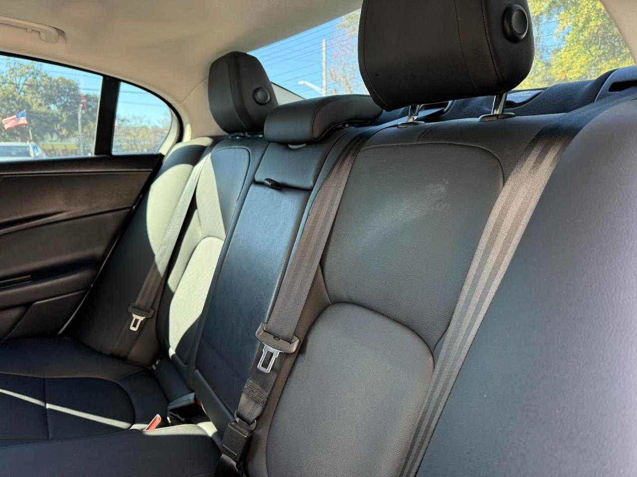 Used 2017 Jaguar XE Premium image 25