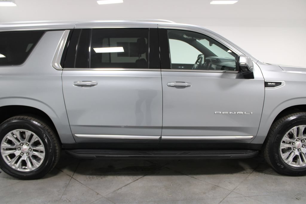 Used 2024 GMC Yukon XL Denali RWD image 11