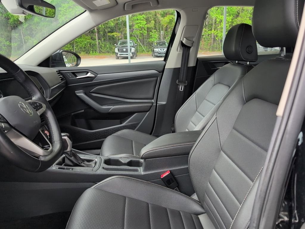 Used 2024 Volkswagen Jetta SE image 6