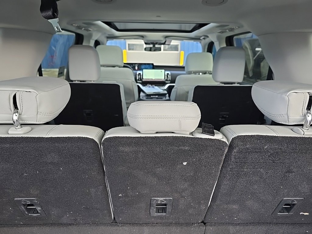 Used 2025 Ford Expedition Platinum w/ Platinum Ultimate Package image 7