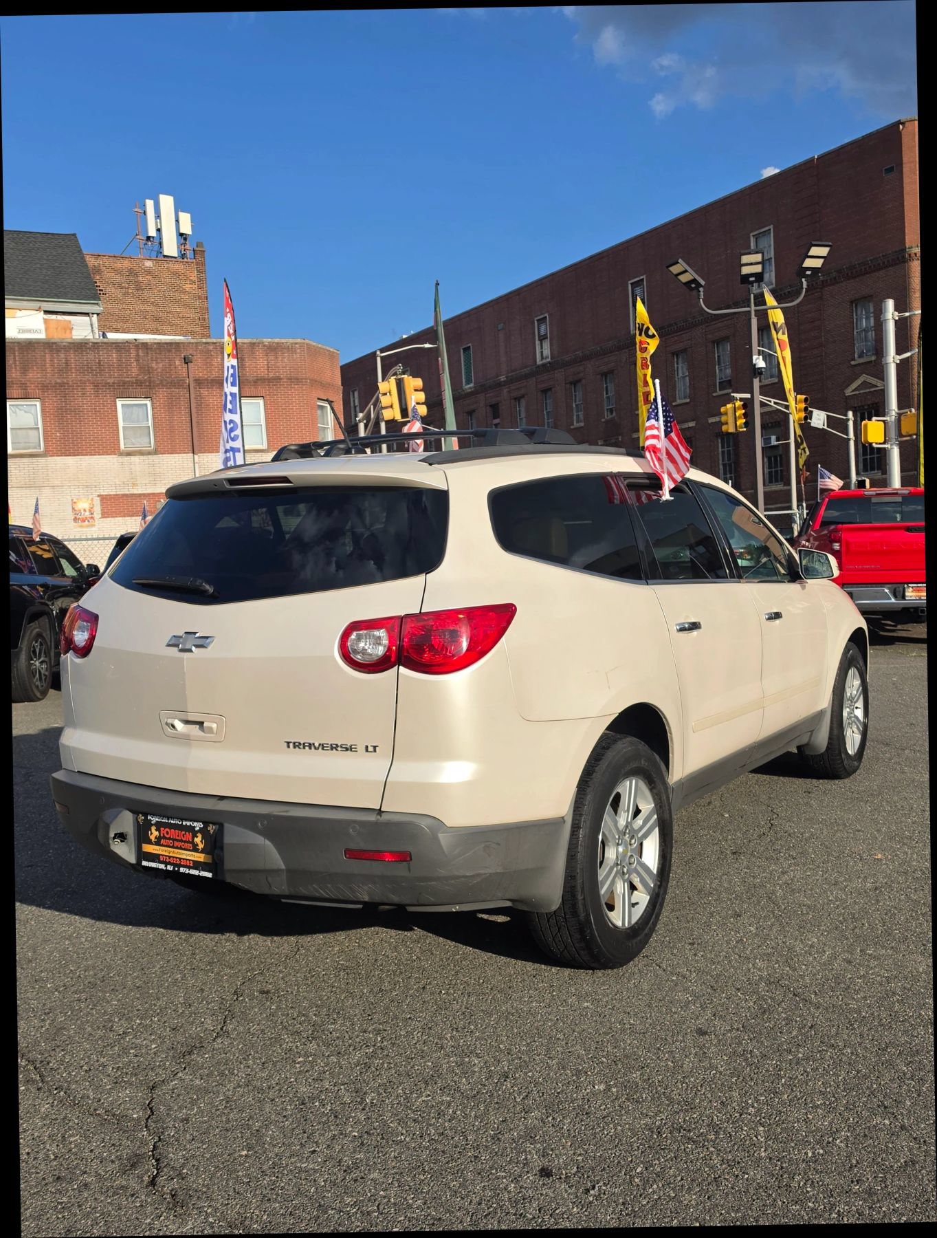 Used 2011 Chevrolet Traverse LT w/ Personal Connectivity Package FWD image 8