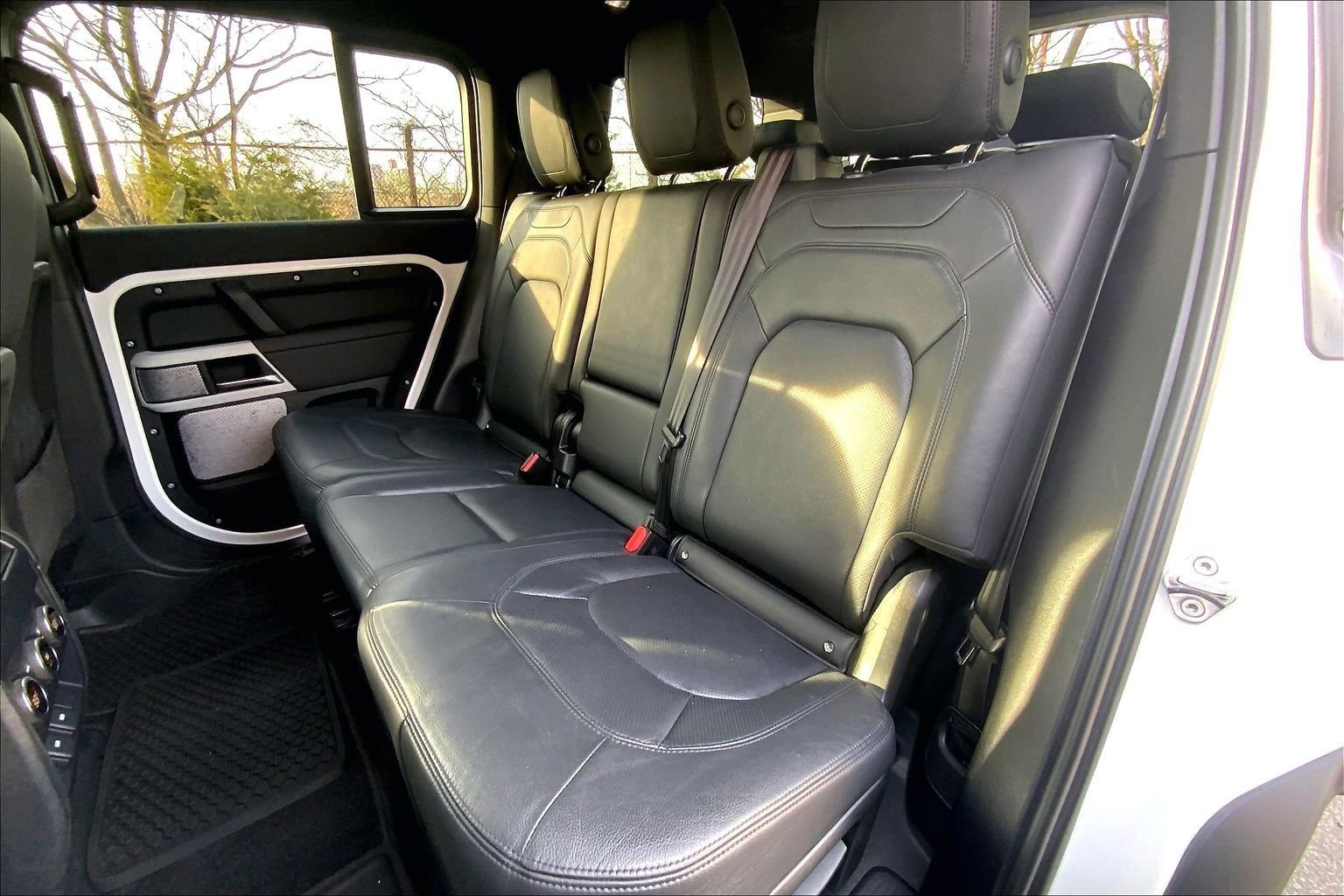 Used 2024 Land Rover Defender 130 S image 20