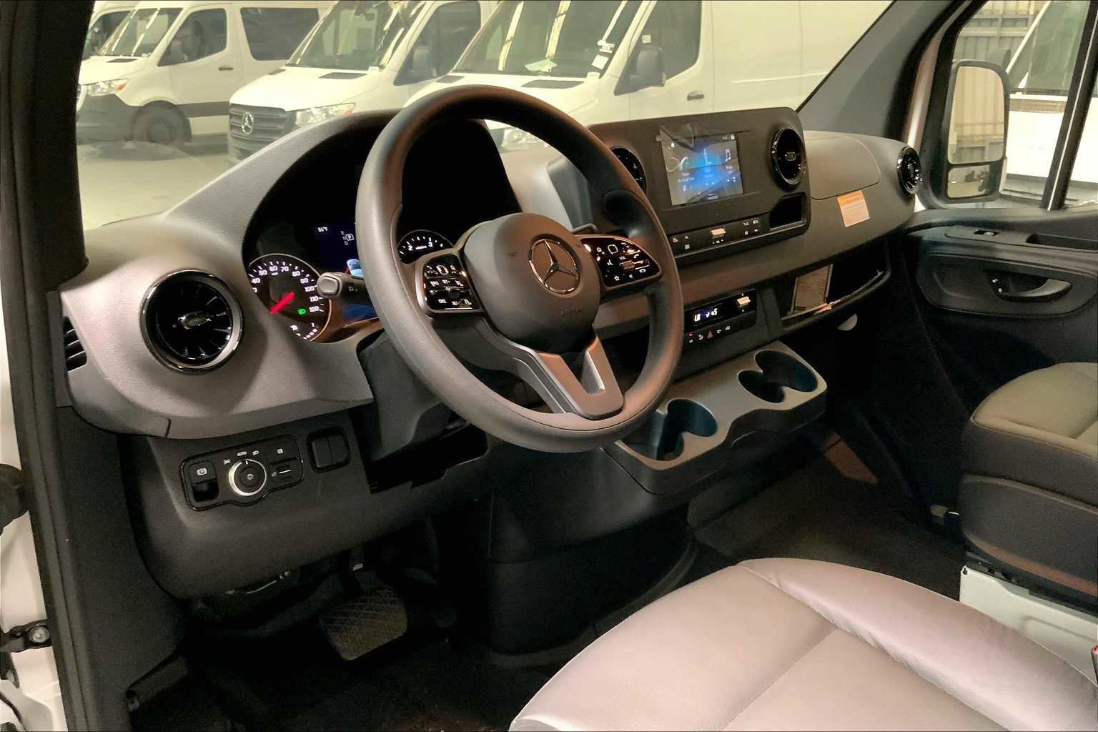 Used 2024 Mercedes-Benz Sprinter 2500 image 18