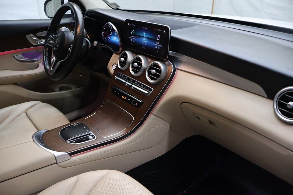 Used 2020 Mercedes-Benz GLC 350e 4MATIC w/ Premium Package image 11
