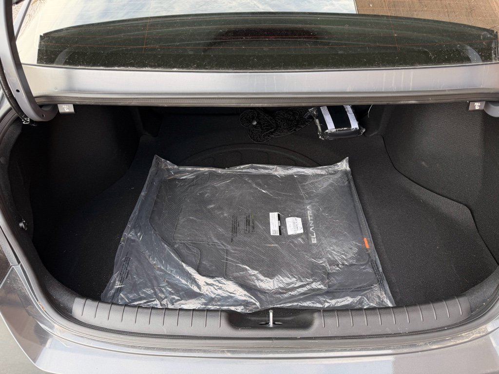 Used 2025 Hyundai Elantra SEL image 11