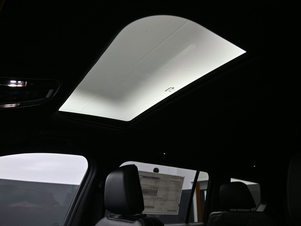 New 2025 Jeep Grand Cherokee L Altitude image 2