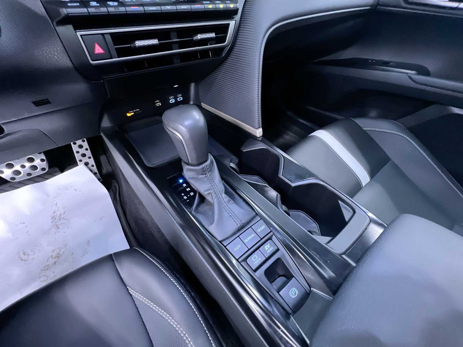 Used 2025 Toyota Camry SE w/ Convenience Package FWD image 29