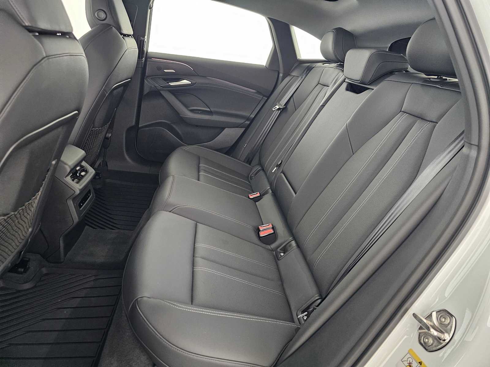 Used 2025 Audi A6 e-tron Premium Plus w/ Premium Plus RWD image 17