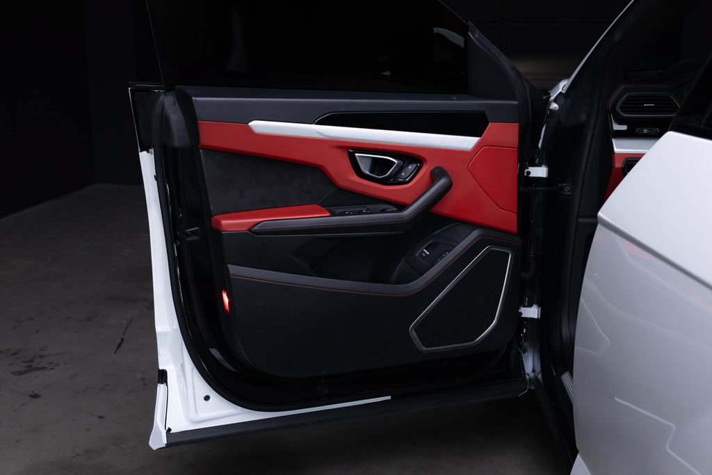 Used 2022 Lamborghini Urus AWD/4WD image 18
