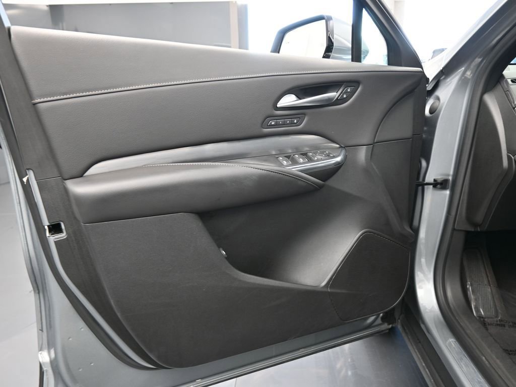 Used 2024 Cadillac XT4 Premium Luxury image 15