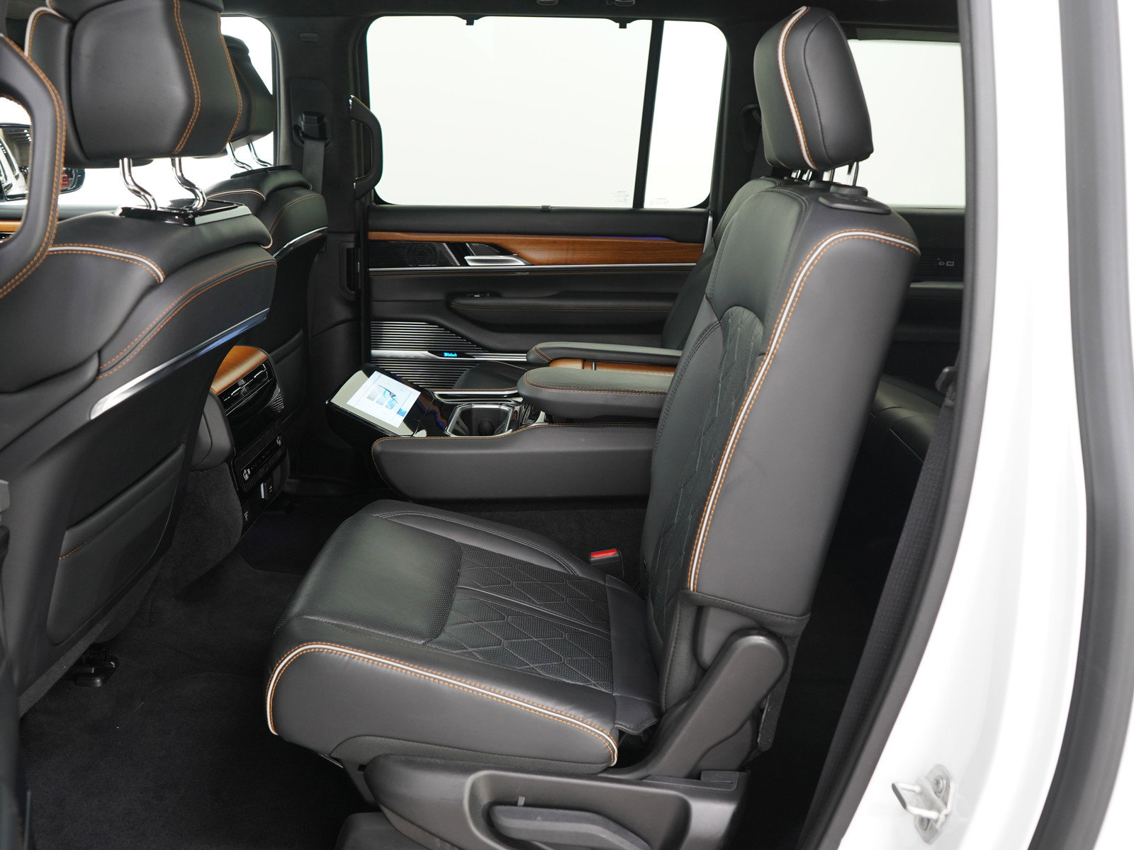 Used 2024 Jeep Grand Wagoneer L Series III image 19