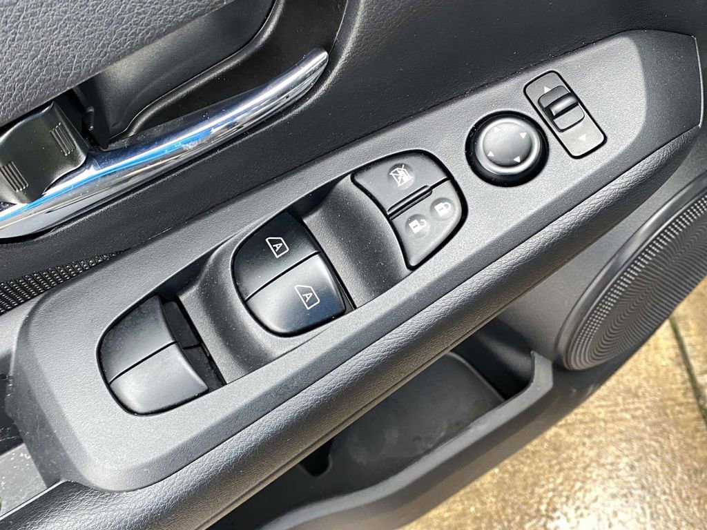 Used 2024 Nissan Kicks SV image 17