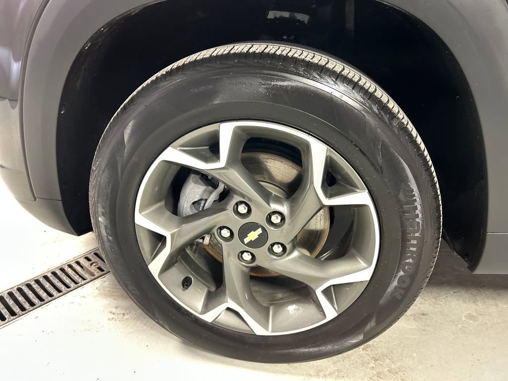 Used 2025 Chevrolet Trax LT w/ LT Convenience Package image 9