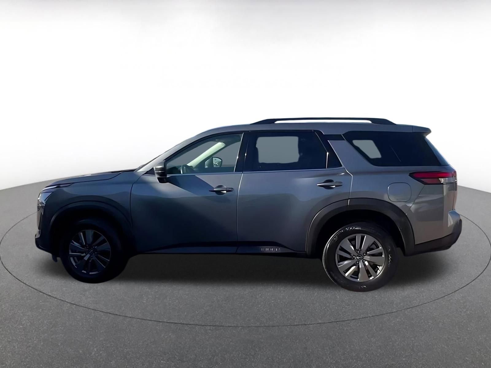 Used 2025 Nissan Pathfinder SV AWD/4WD image 10