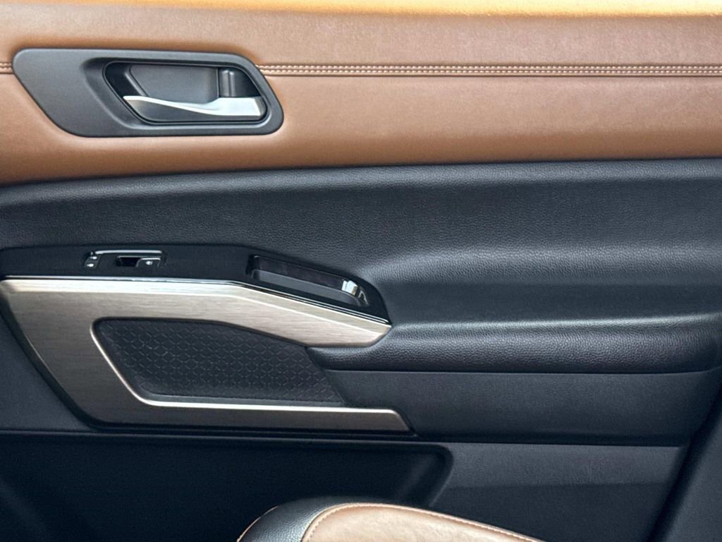 Used 2023 Nissan Pathfinder Platinum w/ Cargo Package image 26