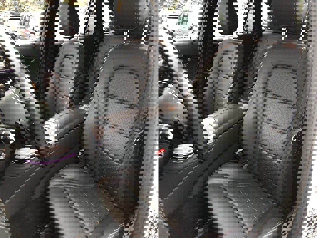 Used 2022 Mercedes-Benz GLC 300 4MATIC w/ Driver Assistance Package image 33