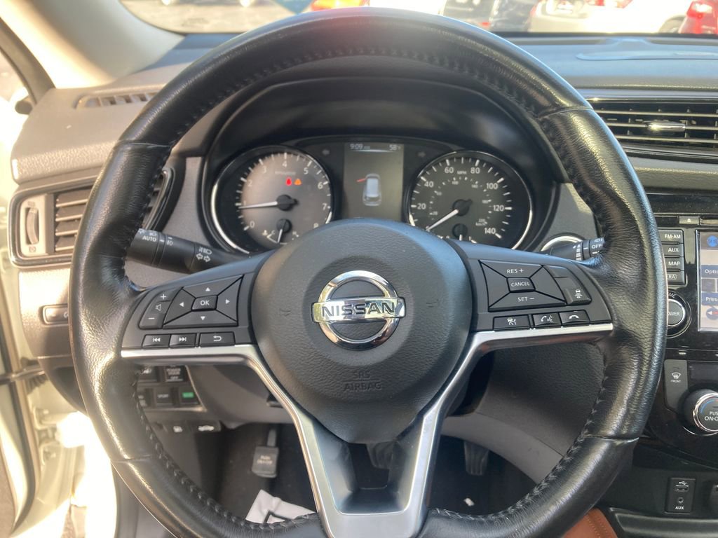 Used 2017 Nissan Rogue SL w/ SL Premium Package image 18