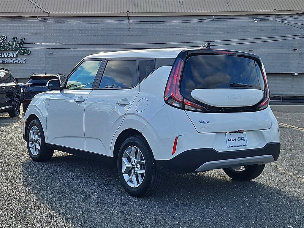 Certified 2025 Kia Soul LX w/ LX Technology Package image 5
