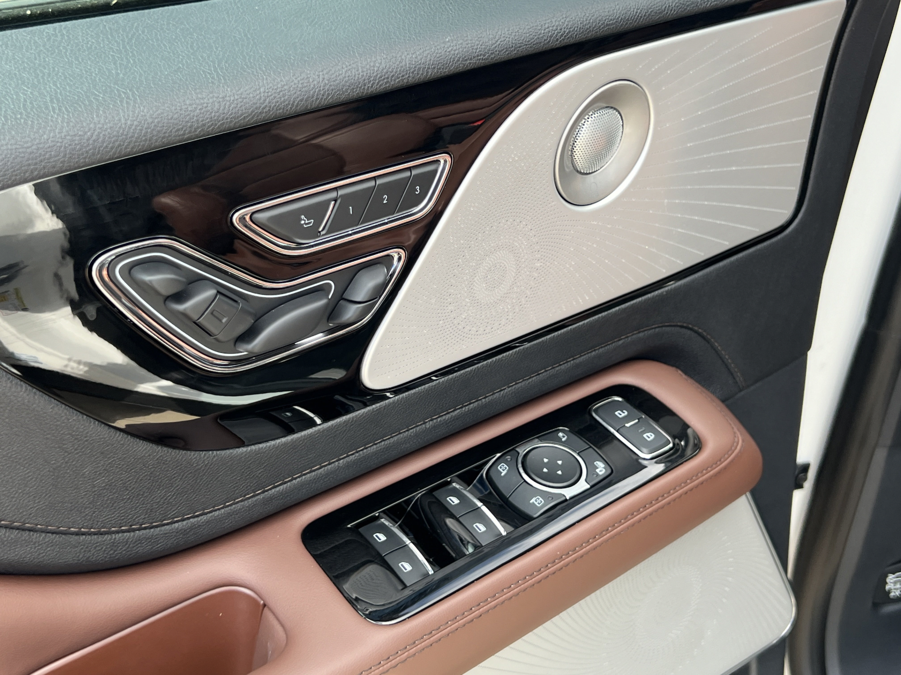 New 2027 Lincoln Aviator Reserve AWD/4WD image 10