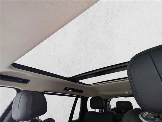 Certified 2025 Land Rover Range Rover Long Wheelbase SE AWD/4WD image 21