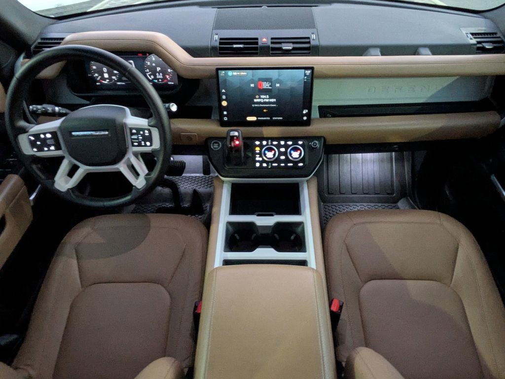 Used 2025 Land Rover Defender 130 S image 16