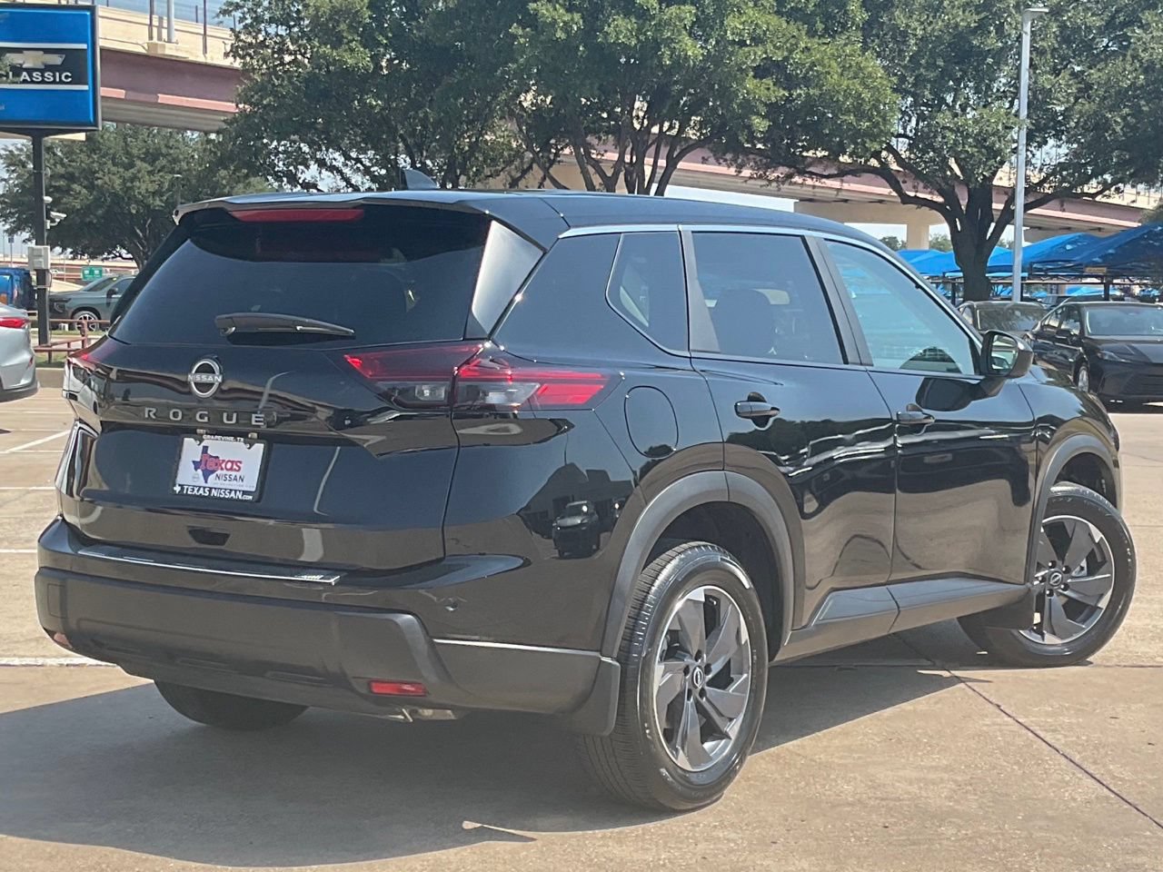 Used 2026 Nissan Rogue SV FWD image 4