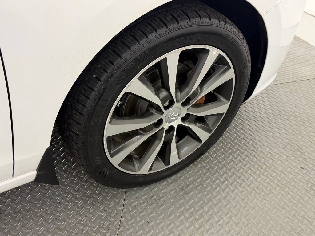 Used 2020 Hyundai Elantra GT FWD image 53