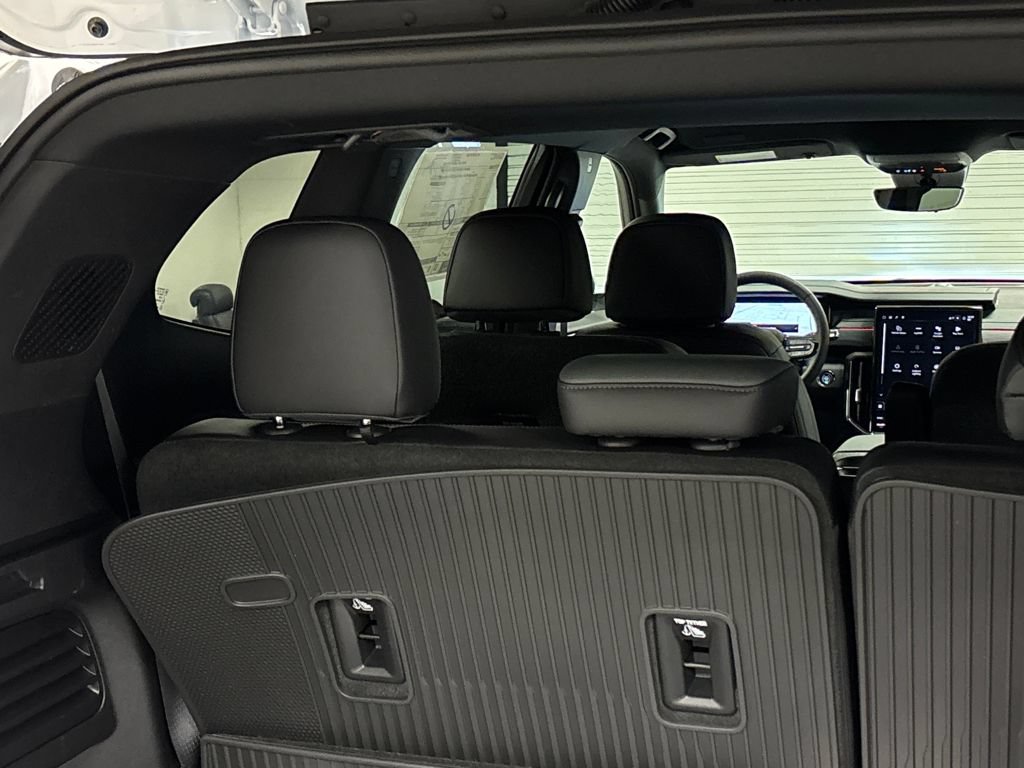 New 2026 GMC Acadia AT4 w/ LPO, Floor Liner Package AWD/4WD image 18