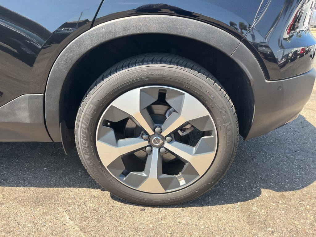 Used 2023 Volvo XC40 B5 Plus w/ Driver Assist Package AWD/4WD image 31