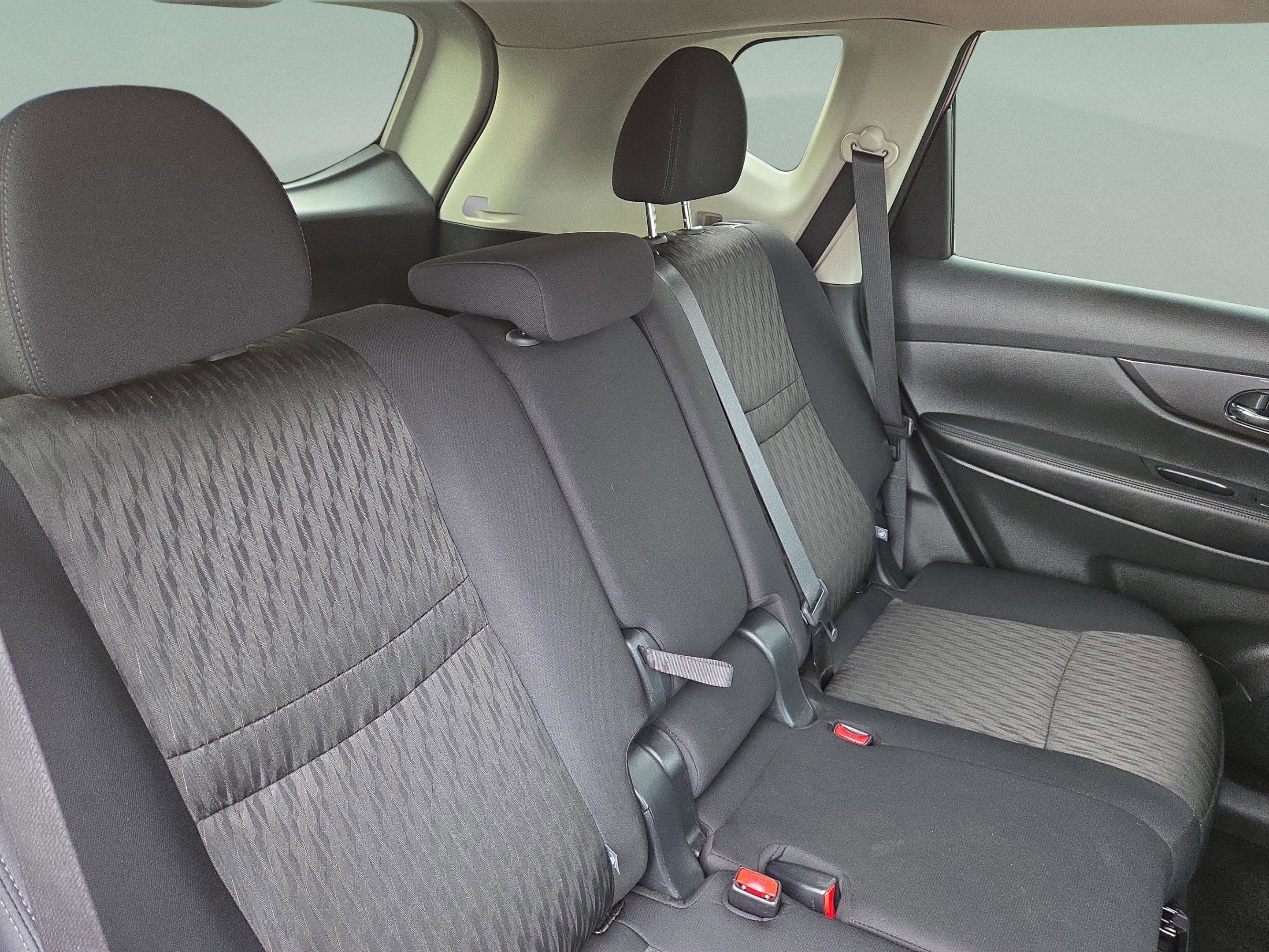 Used 2020 Nissan Rogue SV w/ Premium Package image 34