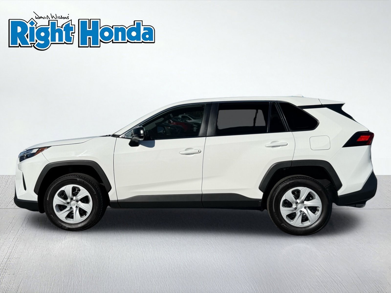 Used 2025 Toyota RAV4 LE AWD/4WD image 3
