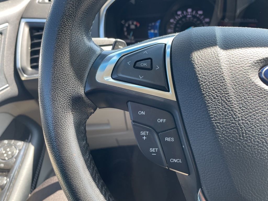Used 2017 Ford Edge Titanium w/ Technology Package AWD/4WD image 18