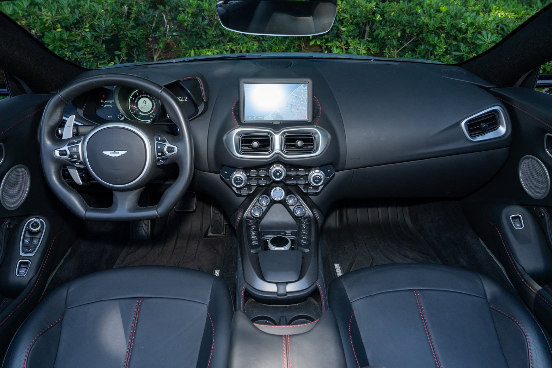 Used 2023 Aston Martin V8 Vantage Roadster image 21