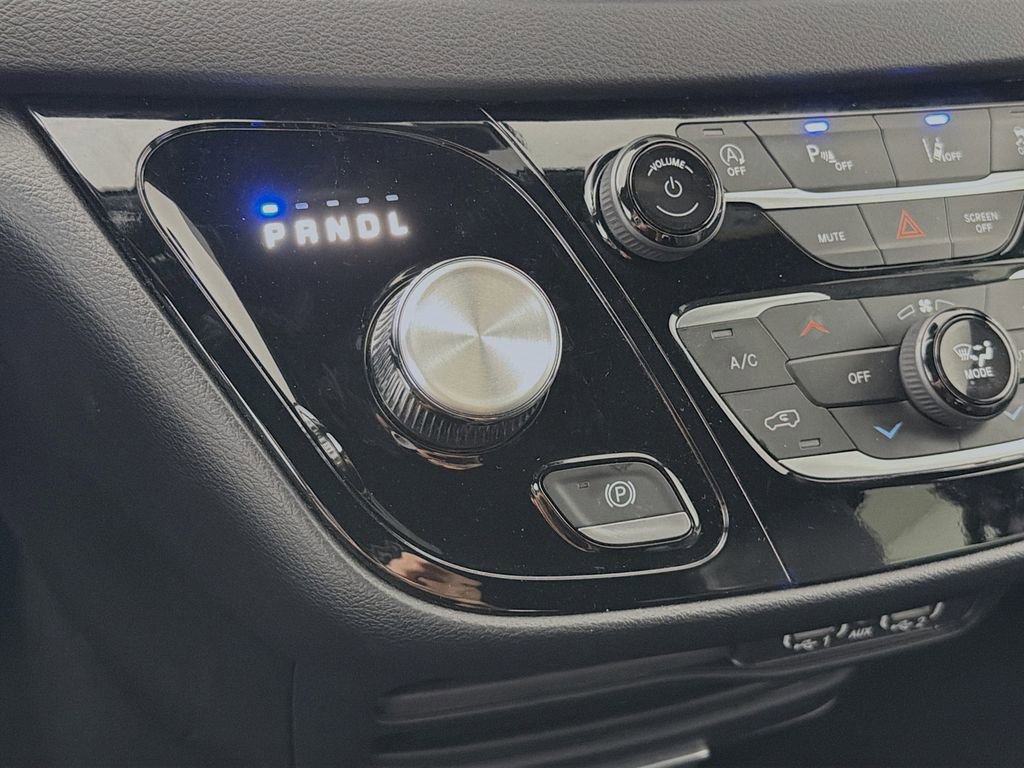 Used 2025 Chrysler Pacifica Select image 20