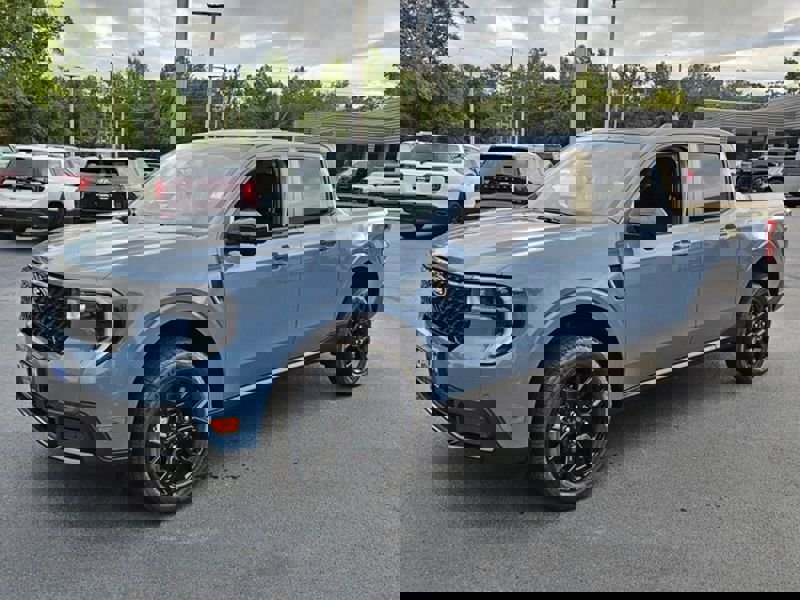New 2025 Ford Maverick Lariat w/ Black Appearance Package image 3